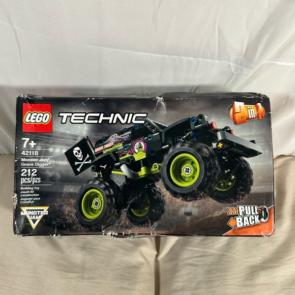 LEGO Technic 42118 Monster Jam GRAVE DIGGER Truck Brand New (Damaged Box) - Picture 1 of 9